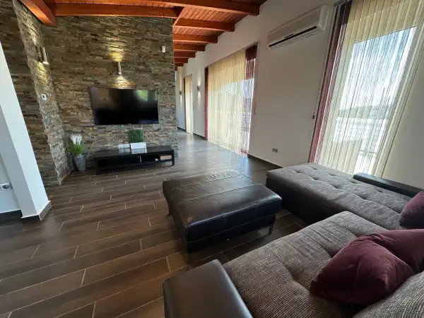 Albérlet, kiadó újszerű téglalakás, Budapest, III. kerület 3 szoba 90 m² 806 E Ft/hó