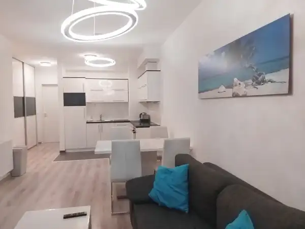 Albérlet, kiadó újszerű téglalakás, Budapest, VIII. kerület 3 szoba 73 m² 461 E Ft/hó