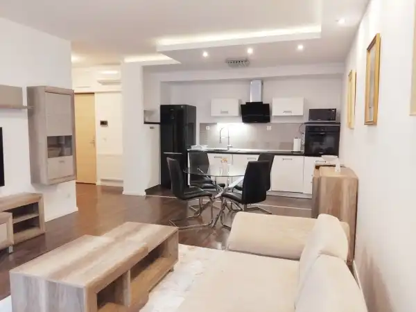 Albérlet, kiadó újszerű téglalakás, Budapest, VIII. kerület 3 szoba 76 m² 455 E Ft/hó