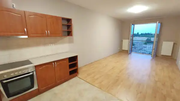 Albérlet, kiadó újszerű téglalakás, Győr 3 szoba 68 m² 240 E Ft/hó