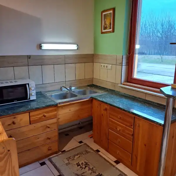 Albérlet, kiadó újszerű téglalakás, Nagykozár 2 szoba 70 m² 200 E Ft/hó