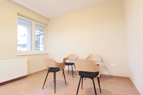 Albérlet, kiadó újszerű téglalakás, Orosháza