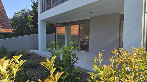 Albérlet, kiadó újszerű téglalakás, Pécs 1+1 szoba 79 m² 270 E Ft/hó
