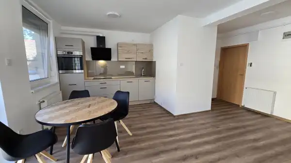 Albérlet, kiadó újszerű téglalakás, Pécs 2+1 szoba 50 m² 158 E Ft/hó
