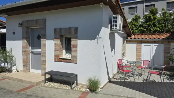 Albérlet, kiadó újszerű téglalakás, Pécs 1+1 szoba 29 m² 140 E Ft/hó