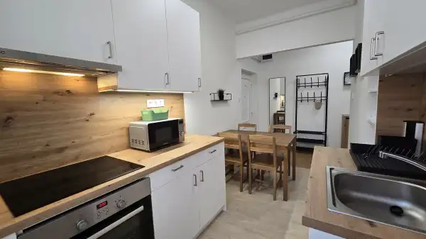 Albérlet, kiadó újszerű téglalakás, Pécs 2 szoba 52 m² 180 E Ft/hó