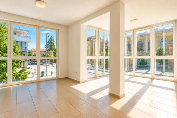 Albérlet, kiadó újszerű téglalakás, Szeged 3 szoba 65 m² 290 E Ft/hó