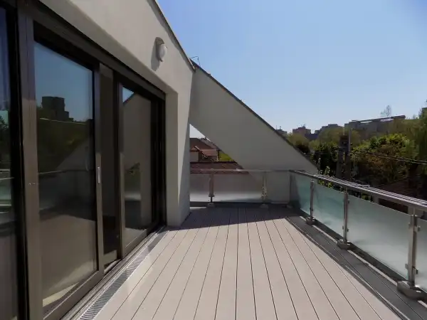 Albérlet, kiadó újszerű téglalakás, Székesfehérvár 4 szoba 101 m² 390 E Ft/hó