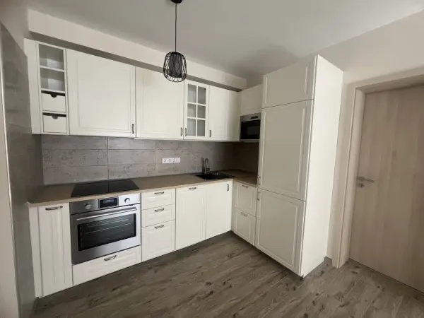 Albérlet, kiadó újszerű téglalakás, Tatabánya 3 szoba 56 m² 250 E Ft/hó