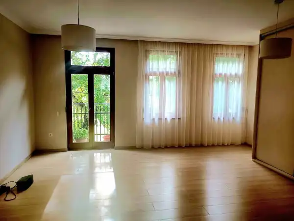 Albérlet, kiadó újszerű téglalakás, Vác 3 szoba 90 m² 325 E Ft/hó